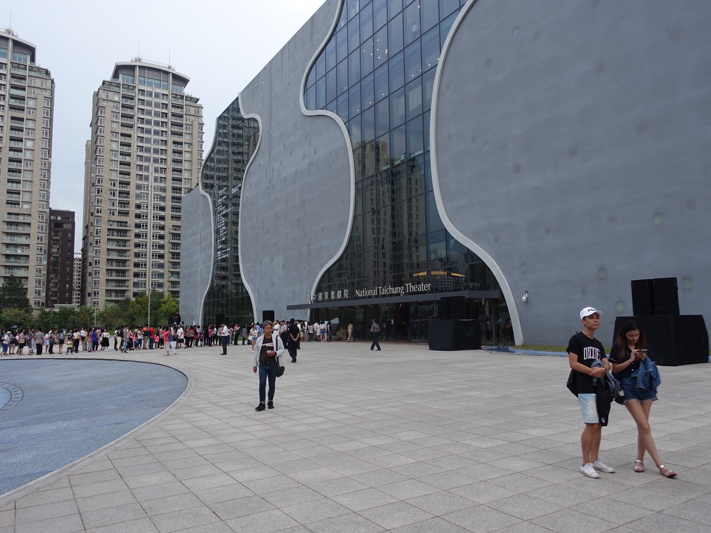 [日本よ、これが台中だ！】9月30日に臺中國家歌劇院National Taichung Theater がオープンしたので行ってきました。