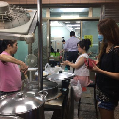 【台中美食】可愛い老闆娘の手作り餃子！安くて美味しい水餃子の専門小吃店【北方水餃】を紹介します。