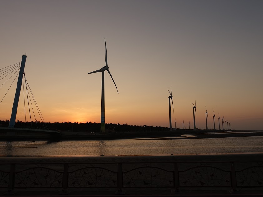 【台中旅行】台中駅から高美湿地へ「309」番バスを利用した行き方と注意点を説明します。台湾のウユ二塩湖こと「高美湿地」で綺麗な夕日を見よう！