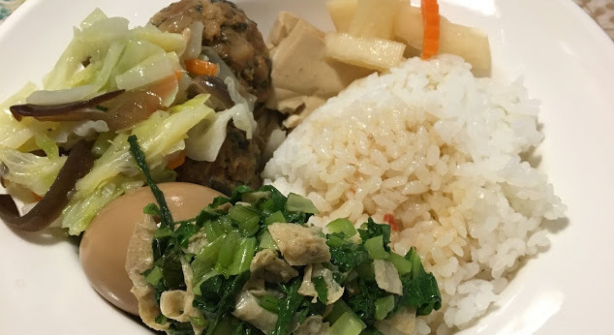 台湾の伝統的な家庭料理が食べられるお店「楽意坊小吃」を紹介します。