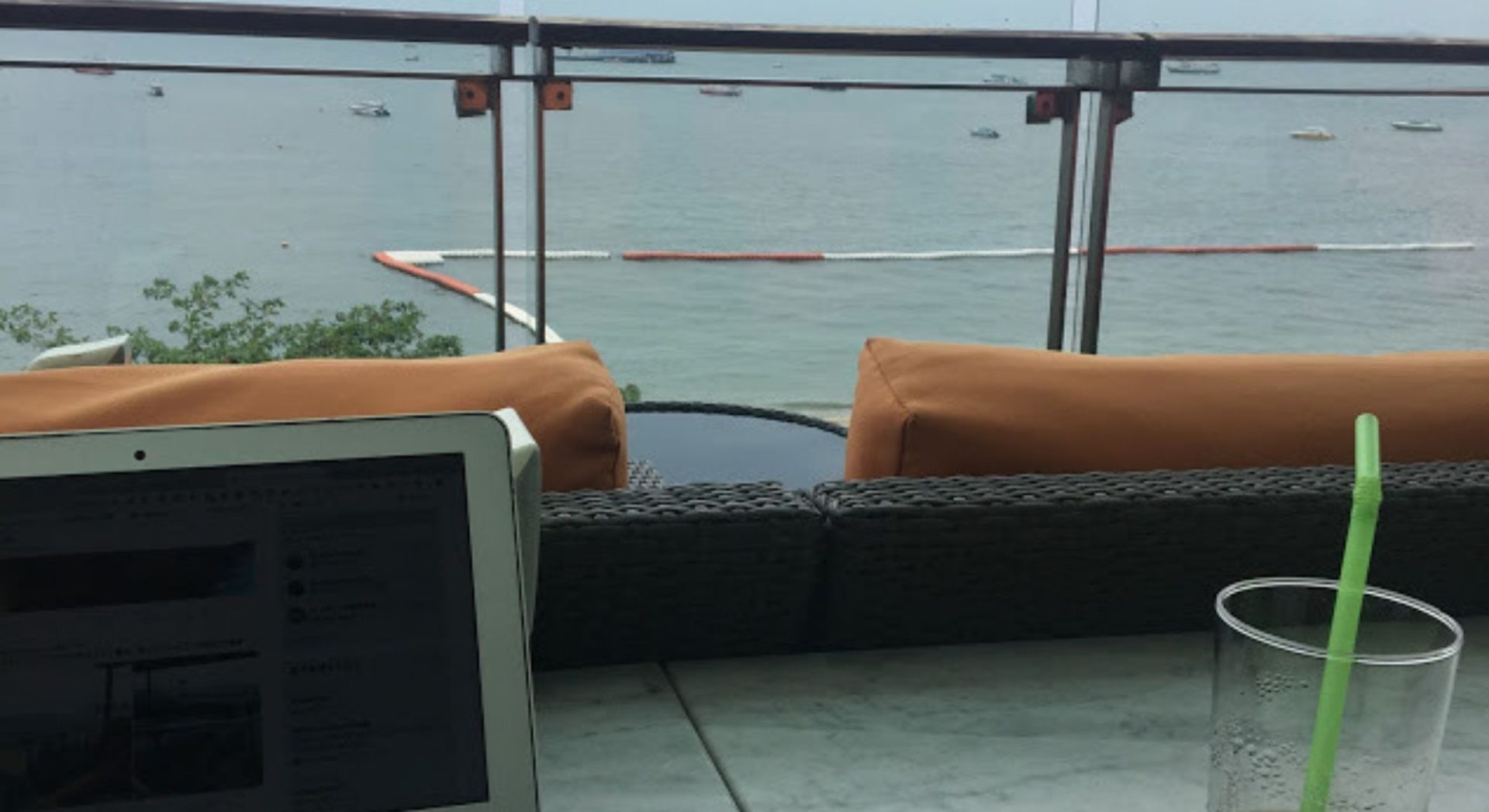 パタヤビーチ目の前にある最高なロケーションのあるホテル「セレノテル パタヤ (Serenotel Pattaya)」のレビュー