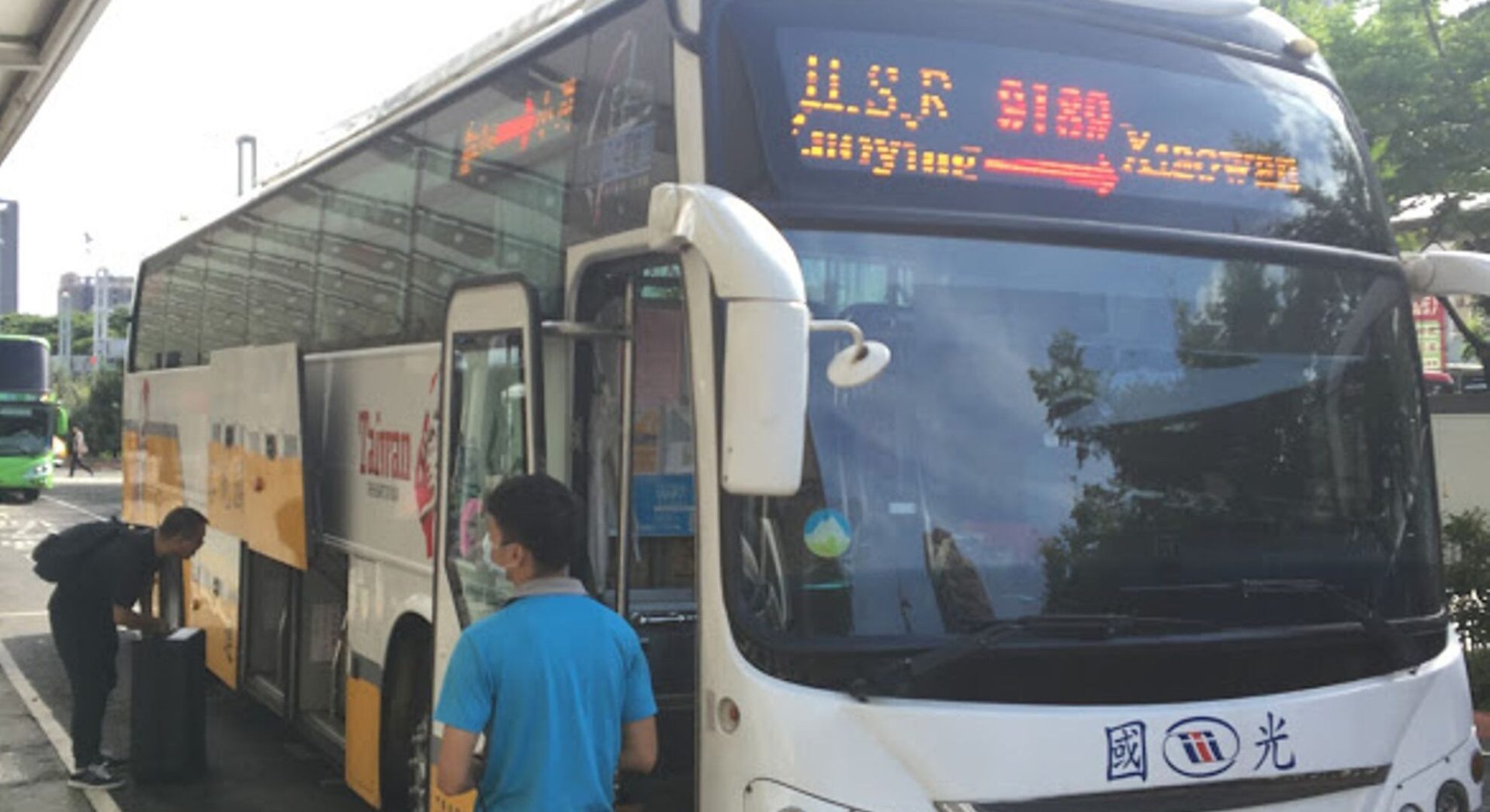 台湾・高雄左営駅から墾丁行きのバス「墾丁快線」がチケット半額キャンペーン中でとてもお得なので紹介します。